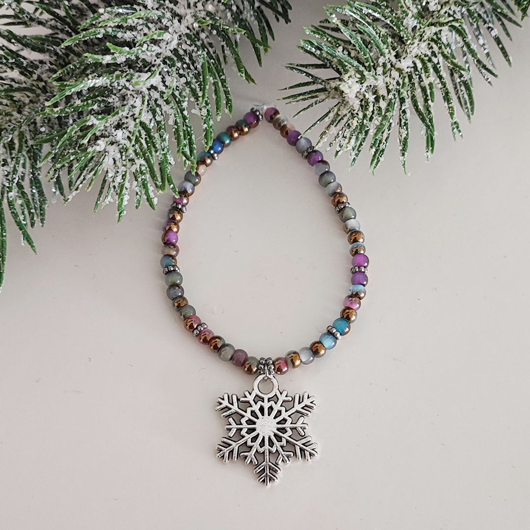 Armband "Schneeflocke", verschiedene Farben und Anhänger