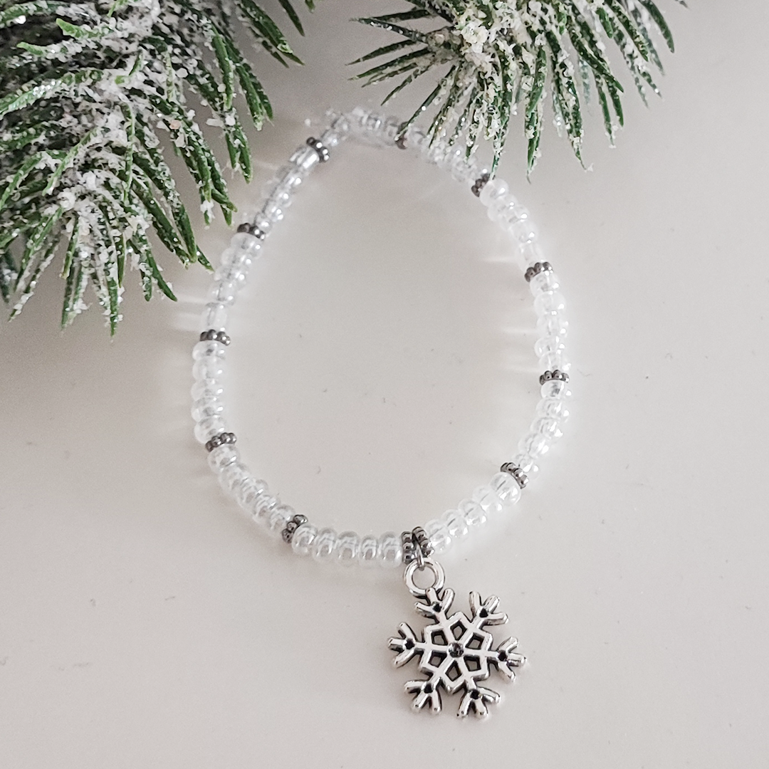 Armband "Schneeflocke", verschiedene Farben und Anhänger